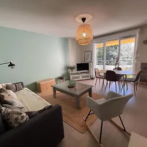 esprit-cosy-terrasse-piscine-proche-lyon.hotels-rhonealpes.com/
